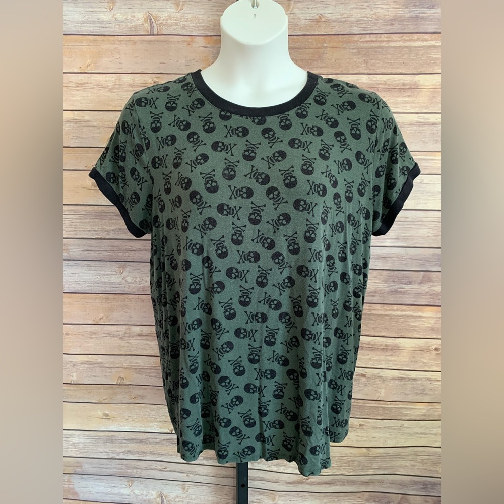 Torrid Green sleep Print Top - Size 1